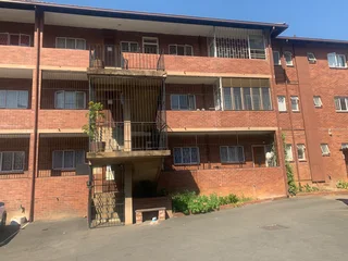 Sharing apartmrent in scottsville