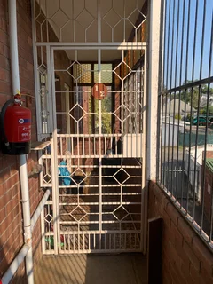 Sharing apartmrent in scottsville