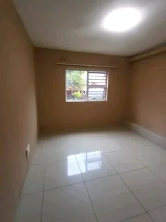 Bachelor apartment to let in Glenwood