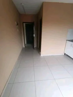 Bachelor apartment to let in Glenwood