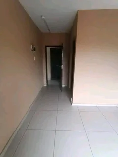 Bachelor apartment to let in Glenwood