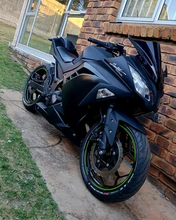 2015 KAWASAKI NINJA WITH 39000 KMS