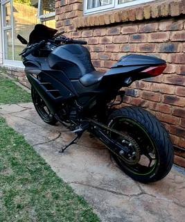 2015 KAWASAKI NINJA WITH 39000 KMS