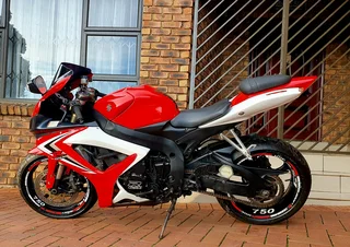 SUZUKI GSX-R 750 WITH 37000 KMS