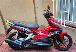 HONDA AIRBLADE SCOOTER AUTOMATIC