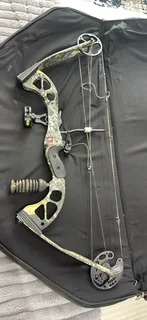 PSE Compound Bow and arrows with specialised bag and attachable quiver