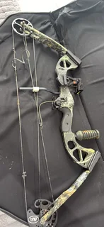 PSE Compound Bow and arrows with specialised bag and attachable quiver