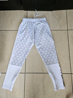 Black pyramid clothing size large.