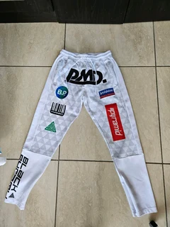 Black pyramid clothing size large.