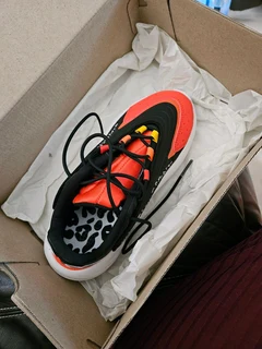 Adidas Ozelia sneakers size 4