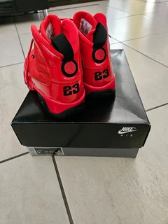 Jordan retro 9 Chilli red sneakers size 8