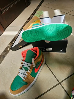 Air jordan 1 mid s e chutney celestial gold size 9.