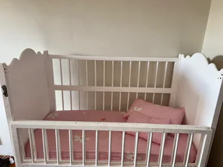 White baby Cot
