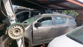 Chevrolte tralblazer 2.8 stripping  for sparrs