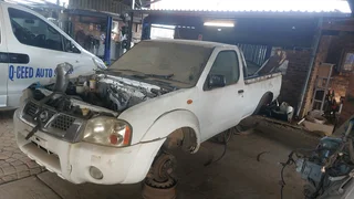Nissan hardboddy np300 stripping for spares