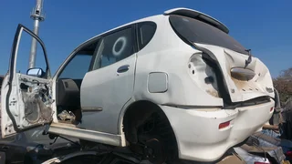 Daihatsu siron 1.3 2003 stripping for spares