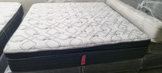 King Bed Xtra Lenght Top Of Range R8500 Retails R27 000 Watsap 0736552664