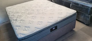 Queen Bed With Pillowtop Matress And Base R3950 Watsap 0736552664