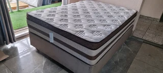 QUEEN BED AS NEW R2950 WATSAP 0736552664 ,WE IN PEERLESS PARK KRAAIFONTEIN