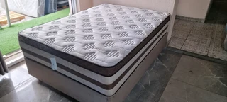 QUEEN BED AS NEW R2950 WATSAP 0736552664 ,WE IN PEERLESS PARK KRAAIFONTEIN