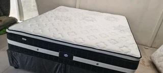 King Bed Excellent With Pillowtop Matress And Base R4500 Watsap 0736552664