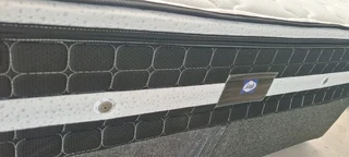 KING BED EXCELLENT WITH PILLOWTOP MATRESS AND BASE R4500 WATSAP 0736552664