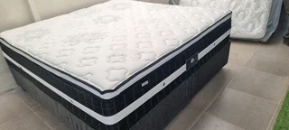 WE COME TOO YOUR HOME WITH OUR BEDS DOUBLE AND QUEENS FROM R2950 - R3950 WATSAP 0736552664