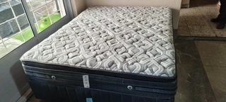 WE COME TOO YOUR HOME WITH OUR BEDS DOUBLE AND QUEENS FROM R2950 - R3950 WATSAP 0736552664