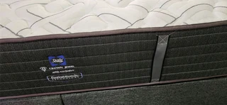 TOP OF THE RANGE KING BED EXTRA LENGHT RETAILS FOR R25 000 SELLING FOR R8500  WATSAP 0736552664