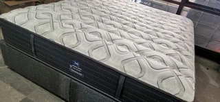 Brand New Still Top Of Range King Bed Extra Lemght R8500 Watsap 0736552664