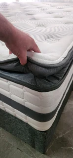 KING BED STILL LIKE NEW WITH HEAVY DUTY MATRESS PLUS BASES R5950 WATSAP 0736552664