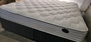 KING BED BRAND NEW STILL R5950 POCKET SPRING MATRESS PLUS BASES WATSAP 0736552664