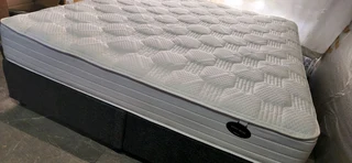 King Bed Brand New Still R5950 Pocket Spring Matress Plus Bases Watsap 0736552664