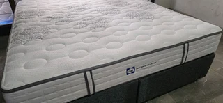 BRAND NEW STILL POCKET SPRING KING BED R5950 WATSAP ME 0736552664