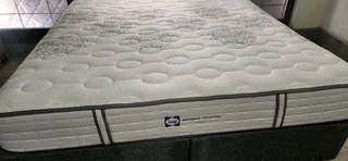 BRAND NEW STILL POCKET SPRING KING BED R5950 WATSAP ME 0736552664
