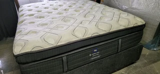 Queen Bed For Sale  Top Of Range R4950 , Retail For R21 000 Watsap 0736552664