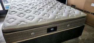Queen Bed With Qauilty Pillowtop Matress And Base As New R4500 Watsap 0736552664