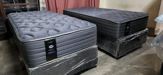 TOP OF RANGE THICK POCKET SPRING SINGLE BEDS R2950 EACH WATSAP 0736552664