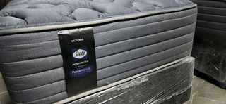 TOP OF RANGE THICK POCKET SPRING SINGLE BEDS R2950 EACH WATSAP 0736552664