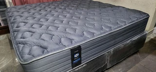 King Bed With Pocket Spring Luxury Matresz And Bases R6950 Watsap 0736552664