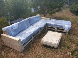 WE MANUFACTURE L SHAPE PALLET COUCHES WITH CUSHIONS FROM R5950 - R7950 WATSAP 0736552664