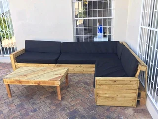 WE MANUFACTURE PALLET COUCHES WITH CUSHIONS FRM R5950 - R7950 CAN DELIVER WATSAP 0736552664