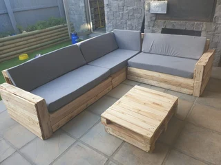 WE MANUFACTURE PALLET COUCHES WITH CUSHIONS FRM R5950 - R7950 CAN DELIVER WATSAP 0736552664