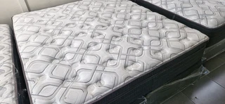 Top Of Range Exclusive King Bed Retails R27 800 Selling For R8500 Watsap 0736552664