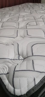 TOP OF RANGE KING BED EXTRA LENGHT R8950 , RETAILS R32 400 WATSAP 0736552664