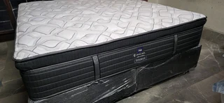 Top Of Range King Bed Extra Lenght R8950 , Retails R32 400 Watsap 0736552664