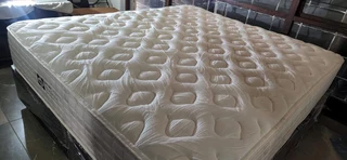 LUXURIOUS TOP OF RANGE KING BED R8950 RETAILS R31 000 WATSAP 0736552664