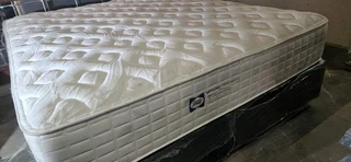 Luxurious Top Of Range King Bed R8950 Retails R31 000 Watsap 0736552664