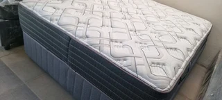 TOP OF RANGE QUEEN BED R7950 RETAILS R22 500 WATSAP 0736552664