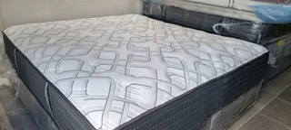 TOP OF RANGE LUXURIOUS KING BED XTRA LENGHT R8950 AS NEW WATSAP 0736552664